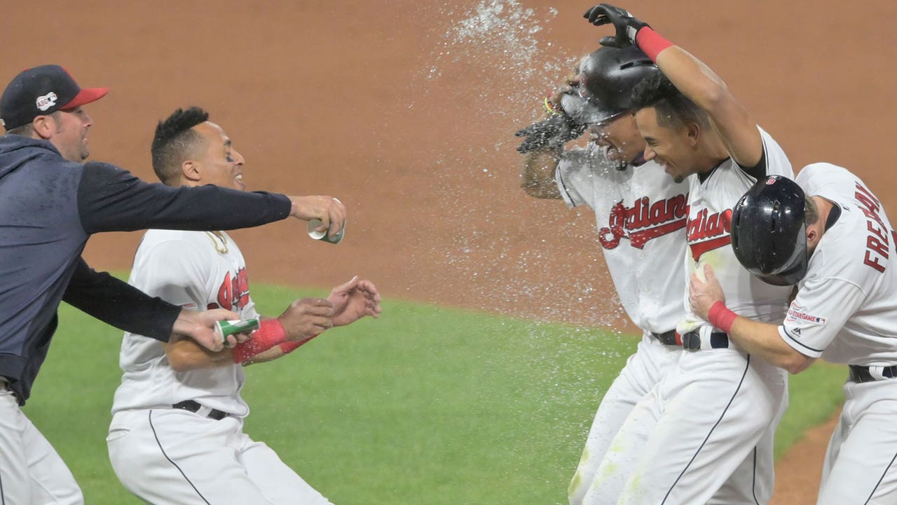 Mercado delivers RBI single in 10th, Indians beat Reds 2-1
